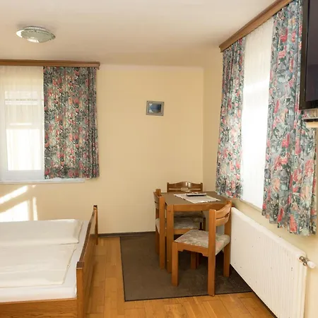 Bed & Breakfast Rosslwirt-rast 3*