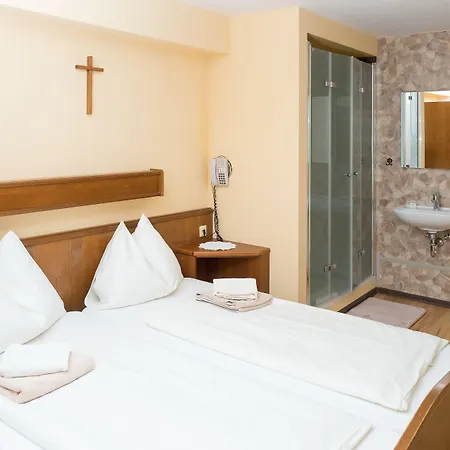 Rosslwirt-rast 3* Strass im Attergau