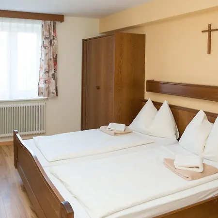 ベッド・アンド・ブレックファスト Rosslwirt-rast 3*