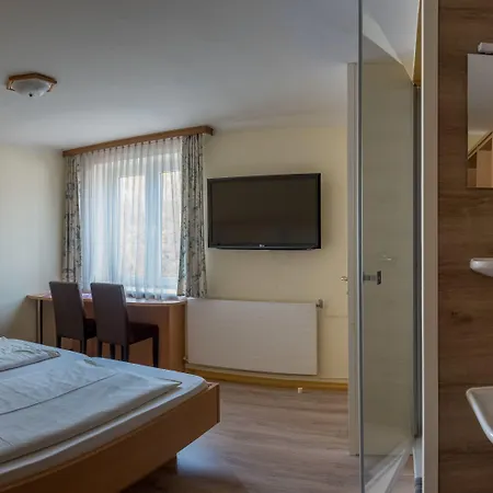 Rosslwirt-rast 3* Strass im Attergau