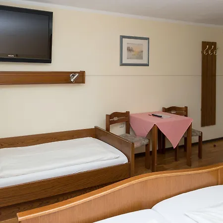 Rosslwirt-rast 3* Strass im Attergau