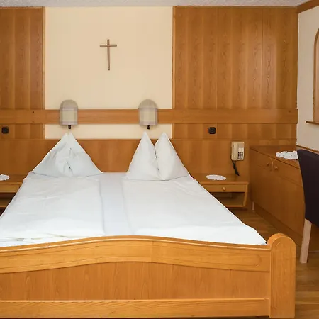 ベッド・アンド・ブレックファスト Rosslwirt-rast 3*