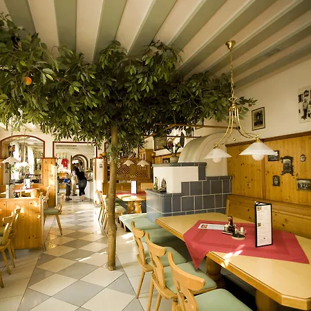 Rosslwirt-rast 3* Strass im Attergau