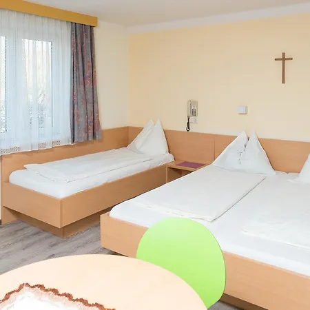 Rosslwirt A1-self-check-in-motel 3* Strass im Attergau