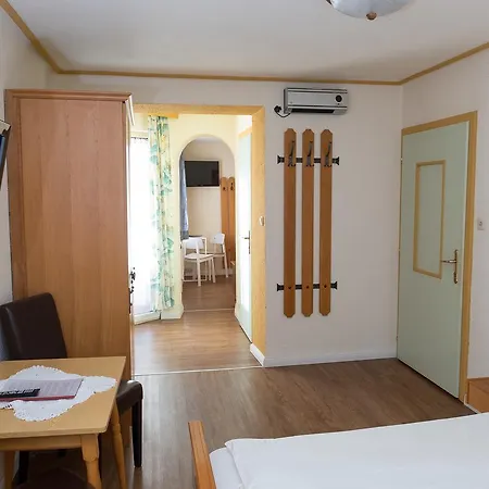 Rosslwirt A1-self-check-in-motel 3* Strass im Attergau