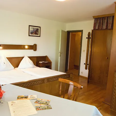 Bed & Breakfast Rosslwirt-rast 3*