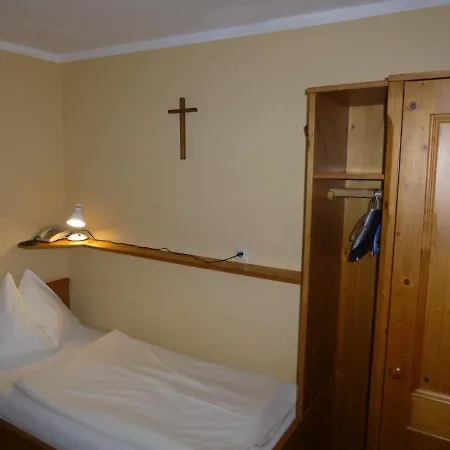 Frühstückspension Rosslwirt A1-self-check-in-motel Strass im Attergau